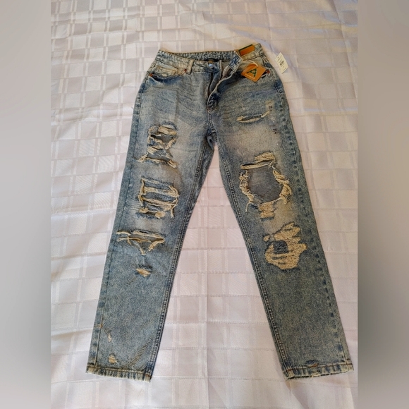 Aéropostale Distressed High Waisted Mom Jean NWT Size 4 - Picture 1 of 11